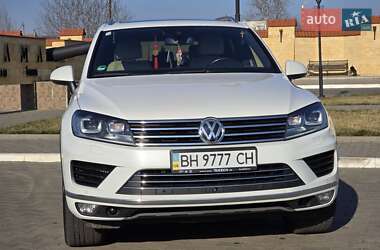 Внедорожник / Кроссовер Volkswagen Touareg 2016 в Измаиле