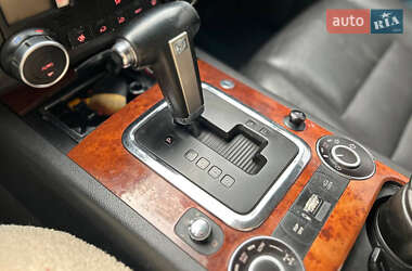 Внедорожник / Кроссовер Volkswagen Touareg 2006 в 