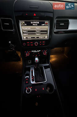 Позашляховик / Кросовер Volkswagen Touareg 2012 в 