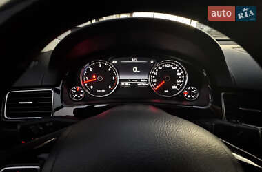 Позашляховик / Кросовер Volkswagen Touareg 2012 в 