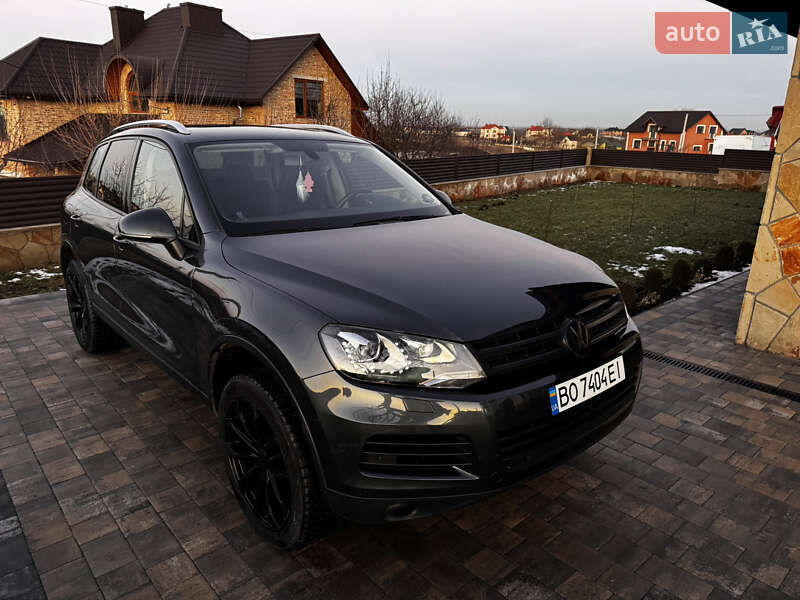 Позашляховик / Кросовер Volkswagen Touareg 2012 в 