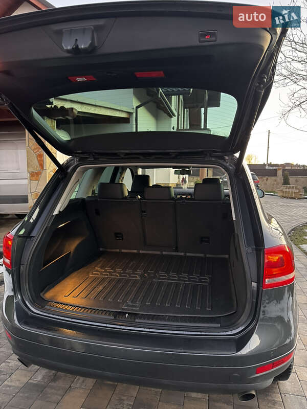 Внедорожник / Кроссовер Volkswagen Touareg 2012 в Тернополе