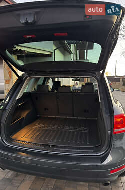 Позашляховик / Кросовер Volkswagen Touareg 2012 в 