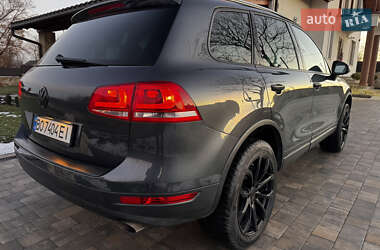 Позашляховик / Кросовер Volkswagen Touareg 2012 в 