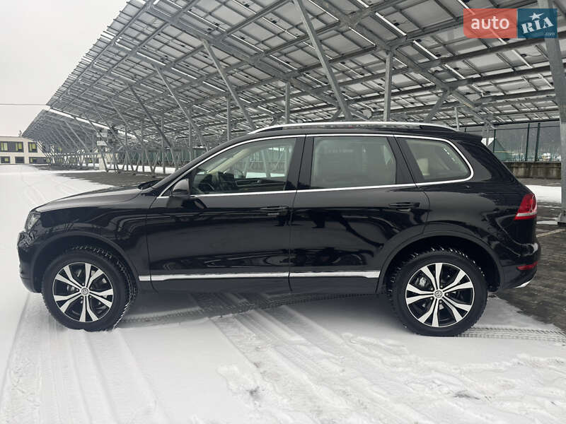 Внедорожник / Кроссовер Volkswagen Touareg 2014 в Львове