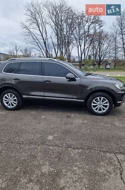Внедорожник / Кроссовер Volkswagen Touareg 2015 в 