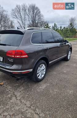 Внедорожник / Кроссовер Volkswagen Touareg 2015 в 