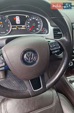 Внедорожник / Кроссовер Volkswagen Touareg 2015 в 