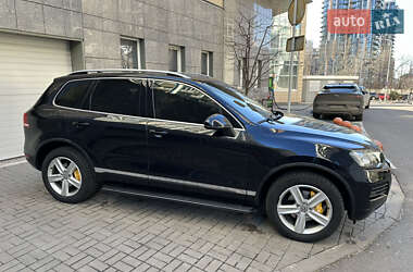 Позашляховик / Кросовер Volkswagen Touareg 2012 в 