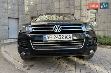 Позашляховик / Кросовер Volkswagen Touareg 2012 в 