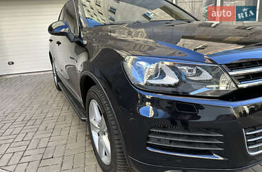Позашляховик / Кросовер Volkswagen Touareg 2012 в 