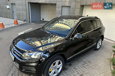 Позашляховик / Кросовер Volkswagen Touareg 2012 в 
