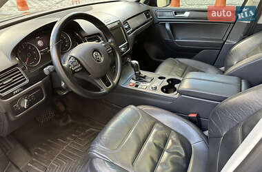 Позашляховик / Кросовер Volkswagen Touareg 2012 в 