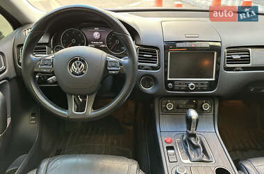 Позашляховик / Кросовер Volkswagen Touareg 2012 в 