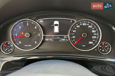 Позашляховик / Кросовер Volkswagen Touareg 2012 в 