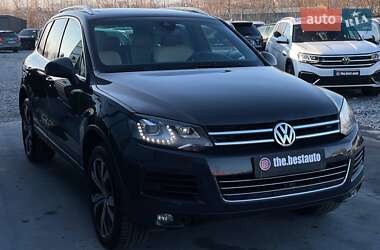 Позашляховик / Кросовер Volkswagen Touareg 2011 в Рівному