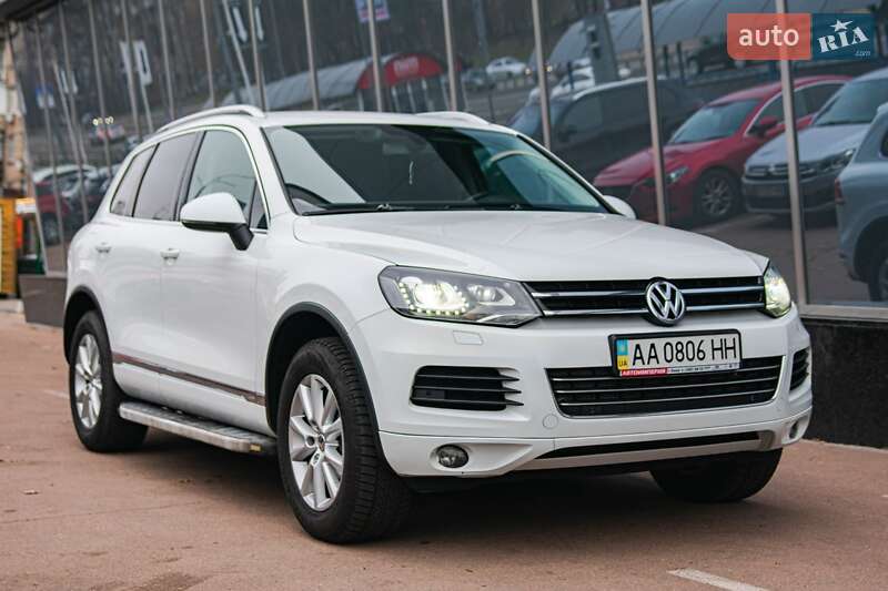 Внедорожник / Кроссовер Volkswagen Touareg 2013 в Киеве