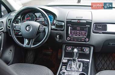 Внедорожник / Кроссовер Volkswagen Touareg 2013 в Киеве