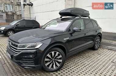 Позашляховик / Кросовер Volkswagen Touareg 2020 в Києві