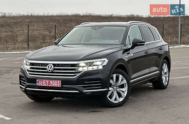 Позашляховик / Кросовер Volkswagen Touareg 2019 в Рівному