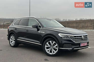 Позашляховик / Кросовер Volkswagen Touareg 2019 в Рівному