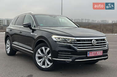 Позашляховик / Кросовер Volkswagen Touareg 2019 в Рівному