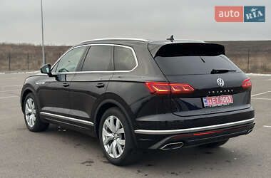 Позашляховик / Кросовер Volkswagen Touareg 2019 в Рівному