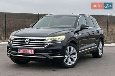 Позашляховик / Кросовер Volkswagen Touareg 2019 в Рівному