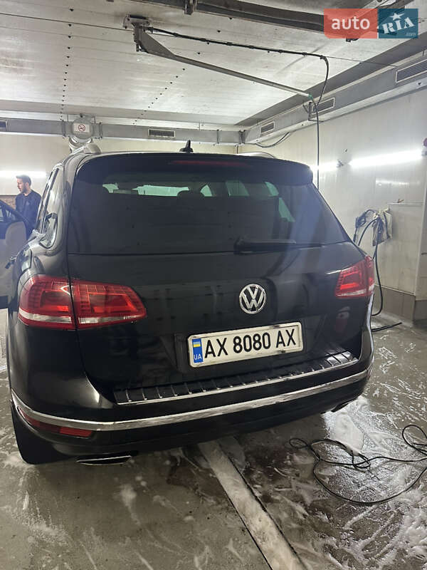 Внедорожник / Кроссовер Volkswagen Touareg 2015 в Харькове