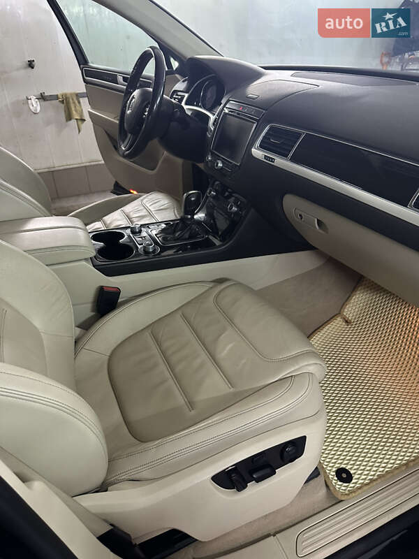Внедорожник / Кроссовер Volkswagen Touareg 2015 в Харькове