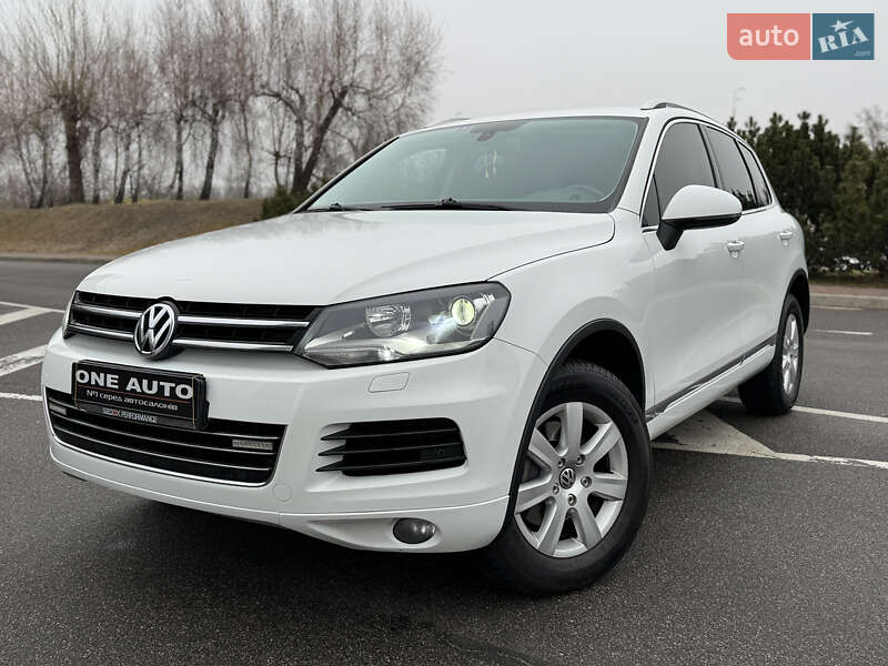 Внедорожник / Кроссовер Volkswagen Touareg 2014 в 