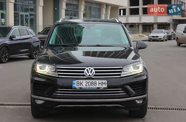 Внедорожник / Кроссовер Volkswagen Touareg 2015 в 