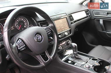 Внедорожник / Кроссовер Volkswagen Touareg 2015 в 