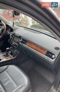 Внедорожник / Кроссовер Volkswagen Touareg 2013 в 