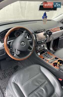 Внедорожник / Кроссовер Volkswagen Touareg 2013 в 