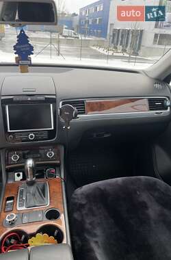 Внедорожник / Кроссовер Volkswagen Touareg 2013 в 