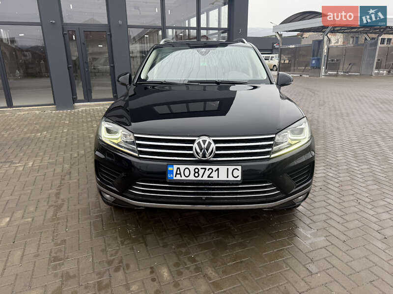 Внедорожник / Кроссовер Volkswagen Touareg 2016 в Ужгороде