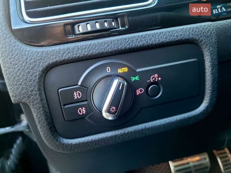Внедорожник / Кроссовер Volkswagen Touareg 2013 в Хмельницком