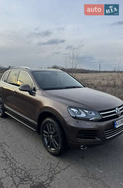 Позашляховик / Кросовер Volkswagen Touareg 2012 в Зміїві