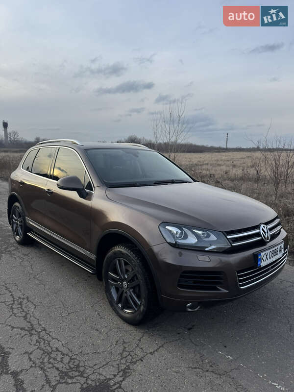 Внедорожник / Кроссовер Volkswagen Touareg 2012 в Змиеве