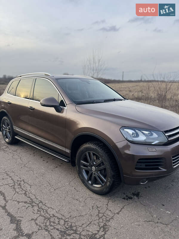 Внедорожник / Кроссовер Volkswagen Touareg 2012 в Змиеве