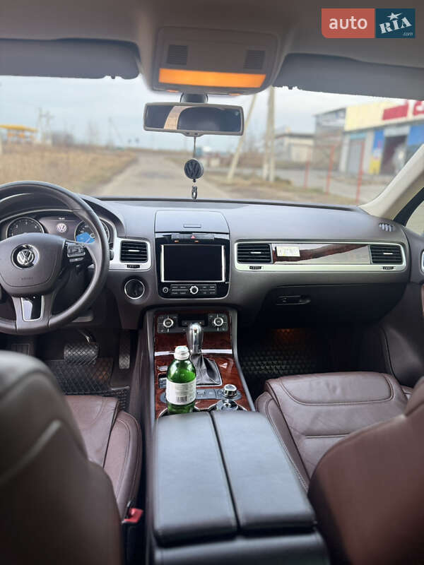 Внедорожник / Кроссовер Volkswagen Touareg 2012 в Змиеве