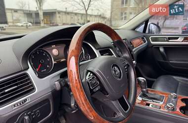 Внедорожник / Кроссовер Volkswagen Touareg 2012 в Днепре