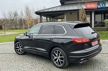 Позашляховик / Кросовер Volkswagen Touareg 2018 в Львові