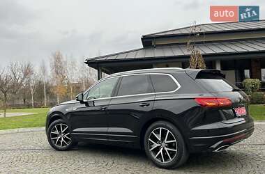 Позашляховик / Кросовер Volkswagen Touareg 2018 в Львові