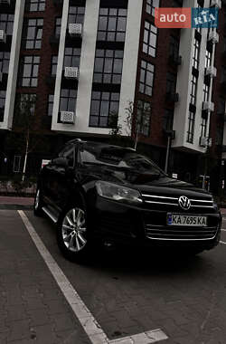 Внедорожник / Кроссовер Volkswagen Touareg 2011 в Киеве