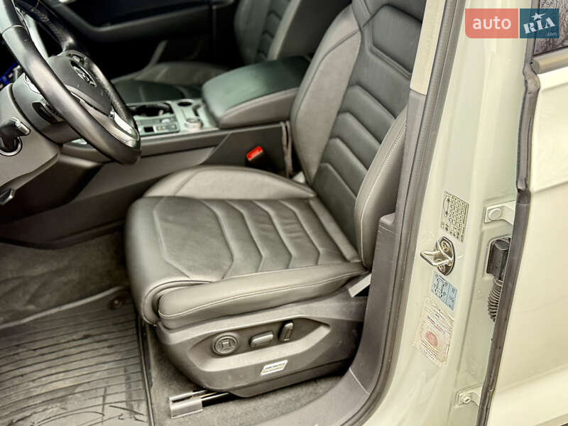 Позашляховик / Кросовер Volkswagen Touareg 2018 в Шепетівці