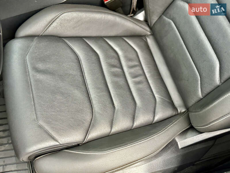 Позашляховик / Кросовер Volkswagen Touareg 2018 в Шепетівці