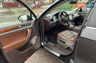 Внедорожник / Кроссовер Volkswagen Touareg 2011 в Киеве