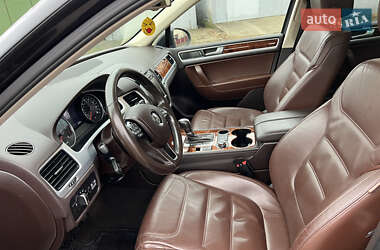 Внедорожник / Кроссовер Volkswagen Touareg 2011 в Киеве